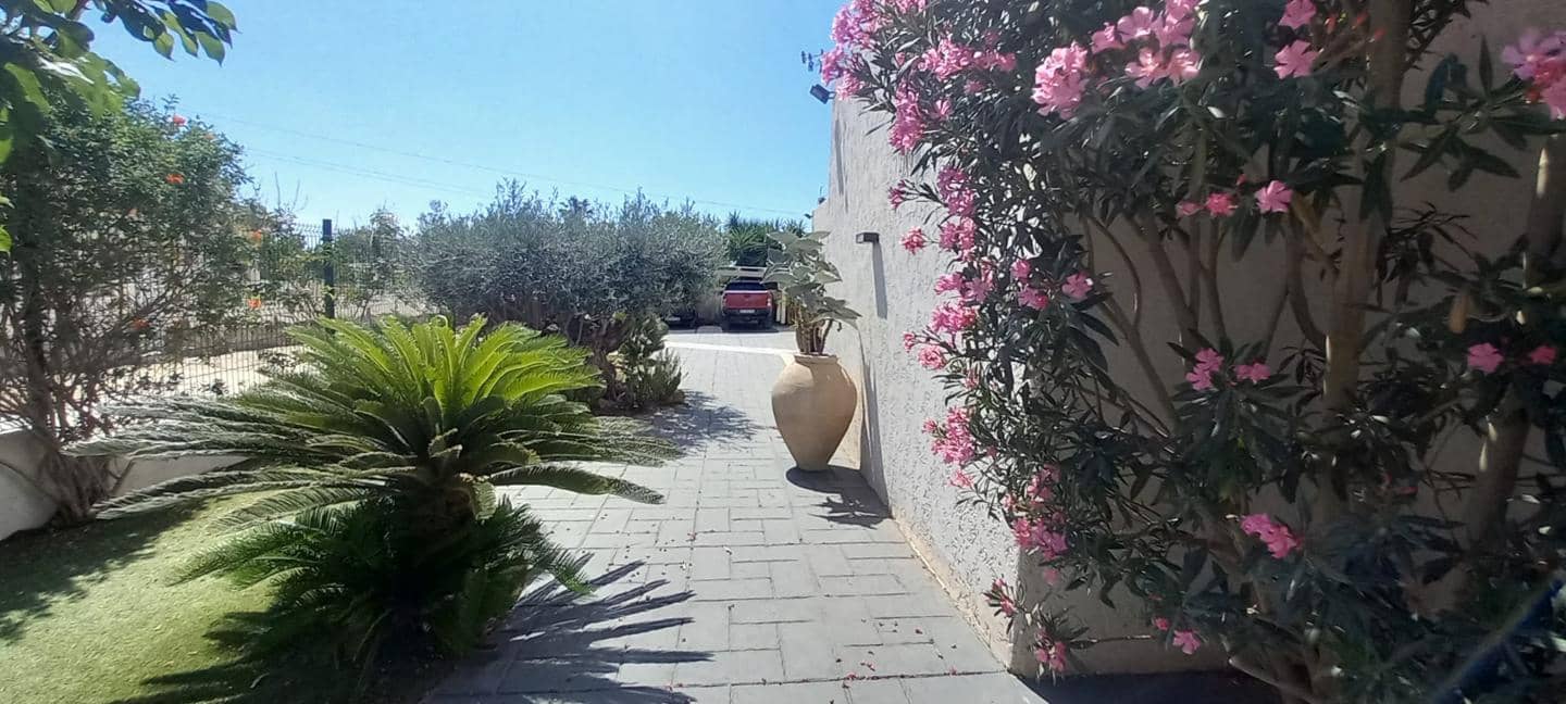 4 slaapkamer Villa te koop in La Algarrobina met zwembad garage - € 649.000 (Ref: 8361879)