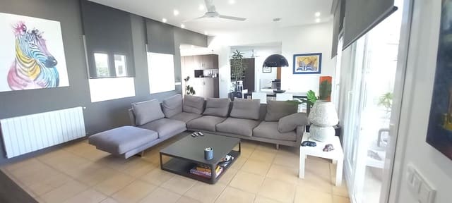4 Zimmer Villa zu verkaufen in La Algarrobina, Cuevas del Almanzora mit Pool Garage - 649.000 € (Ref: 8361879)