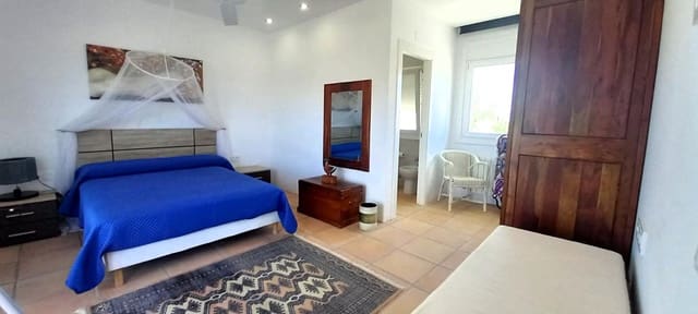 4 Zimmer Villa zu verkaufen in La Algarrobina, Cuevas del Almanzora mit Pool Garage - 649.000 € (Ref: 8361879)