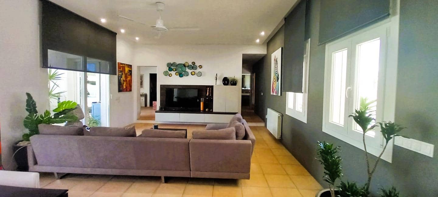 4 soverom Villa til salgs i La Algarrobina med svømmebasseng garasje - € 649 000 (Ref: 8361879)