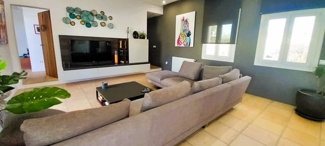 4 Zimmer Villa zu verkaufen in La Algarrobina, Cuevas del Almanzora mit Pool Garage - 649.000 € (Ref: 8361879)