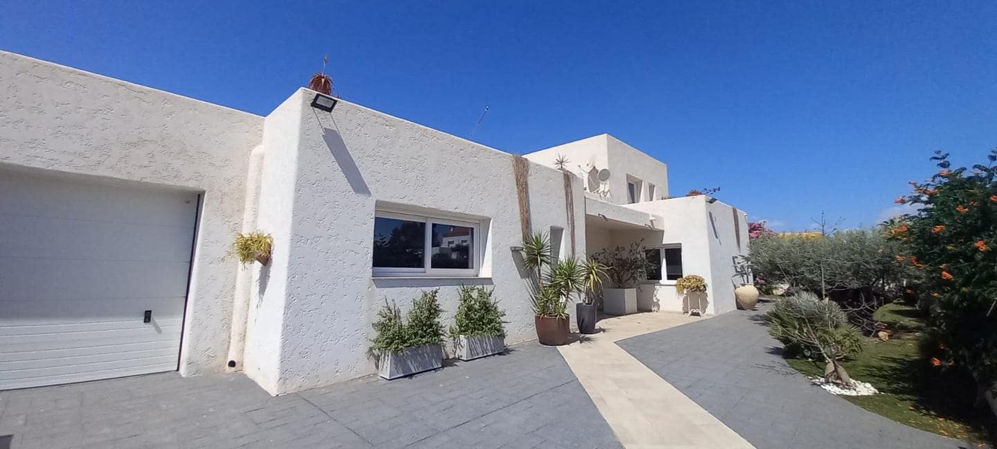 4 soverom Villa til salgs i La Algarrobina med svømmebasseng garasje - € 649 000 (Ref: 8361879)