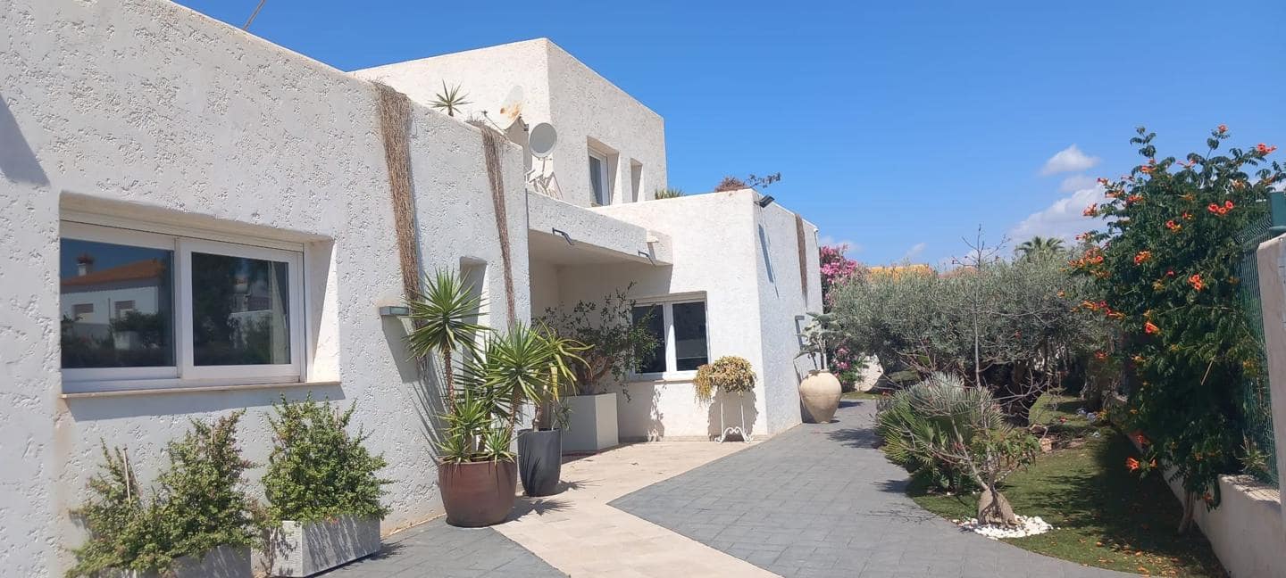 4 soverom Villa til salgs i La Algarrobina med svømmebasseng garasje - € 649 000 (Ref: 8361879)