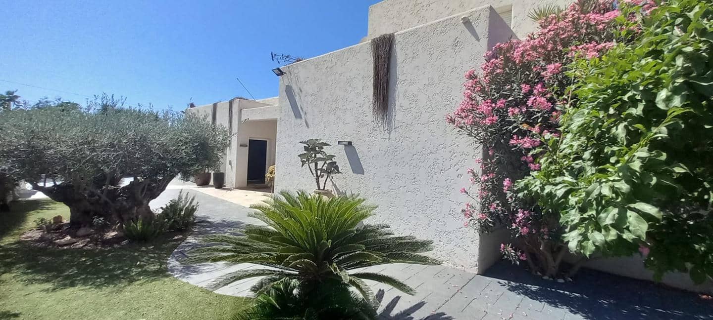 4 soverom Villa til salgs i La Algarrobina med svømmebasseng garasje - € 649 000 (Ref: 8361879)