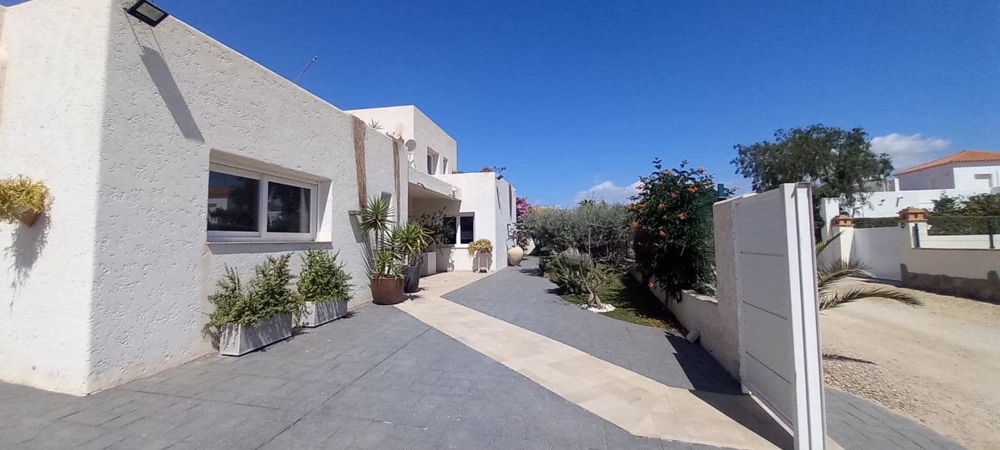 4 soverom Villa til salgs i La Algarrobina med svømmebasseng garasje - € 649 000 (Ref: 8361879)