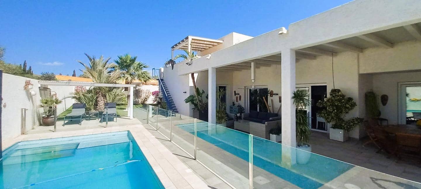 4 soverom Villa til salgs i La Algarrobina med svømmebasseng garasje - € 649 000 (Ref: 8361879)