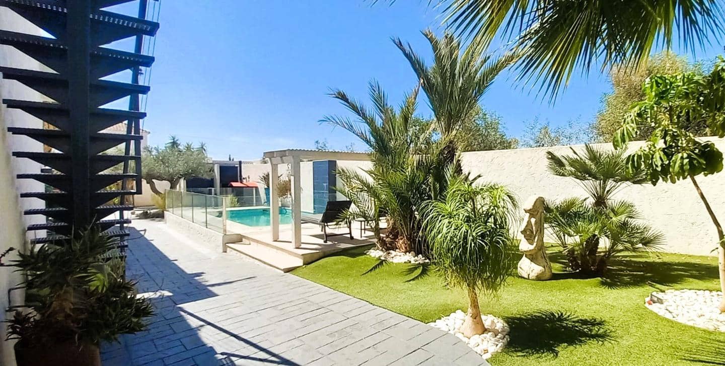 4 soverom Villa til salgs i La Algarrobina med svømmebasseng garasje - € 649 000 (Ref: 8361879)