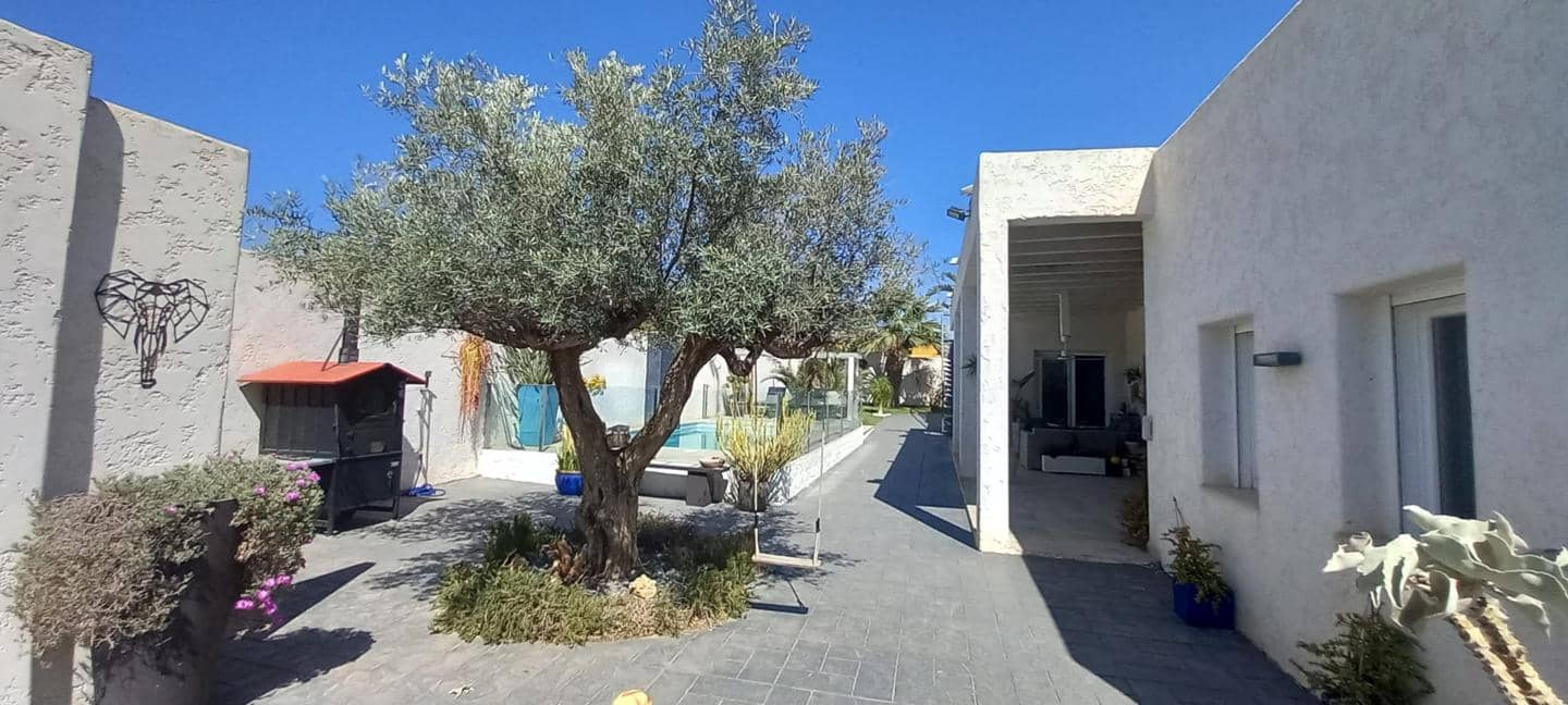 4 soverom Villa til salgs i La Algarrobina med svømmebasseng garasje - € 649 000 (Ref: 8361879)