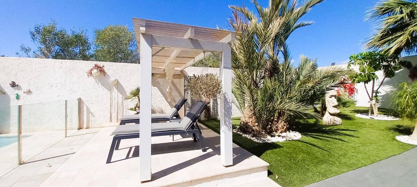 4 soverom Villa til salgs i La Algarrobina med svømmebasseng garasje - € 649 000 (Ref: 8361879)