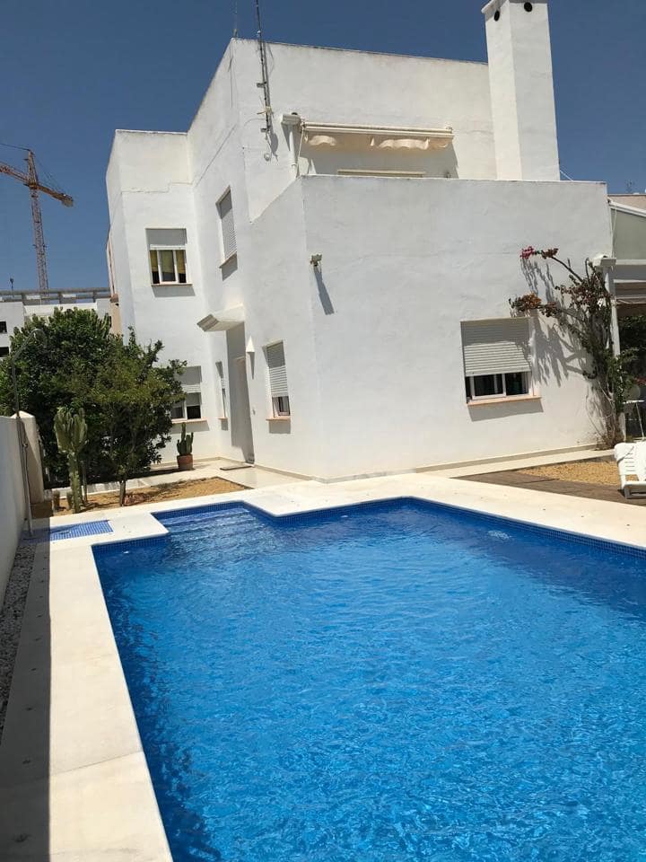 4 slaapkamer Villa voor vakantieverhuur in Vera met zwembad garage - € 2.200 (Ref: 8968801)