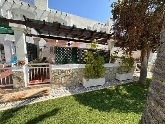 3 sypialnia Willa do wynajęcia w Mojacar z basenem garażem - 950 € (Ref: 9247904)