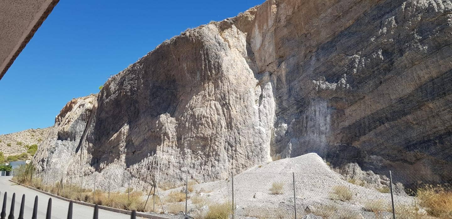 8 soveværelse Villa til salg i Somontin med garage - € 169.500 (Ref: 9267682)