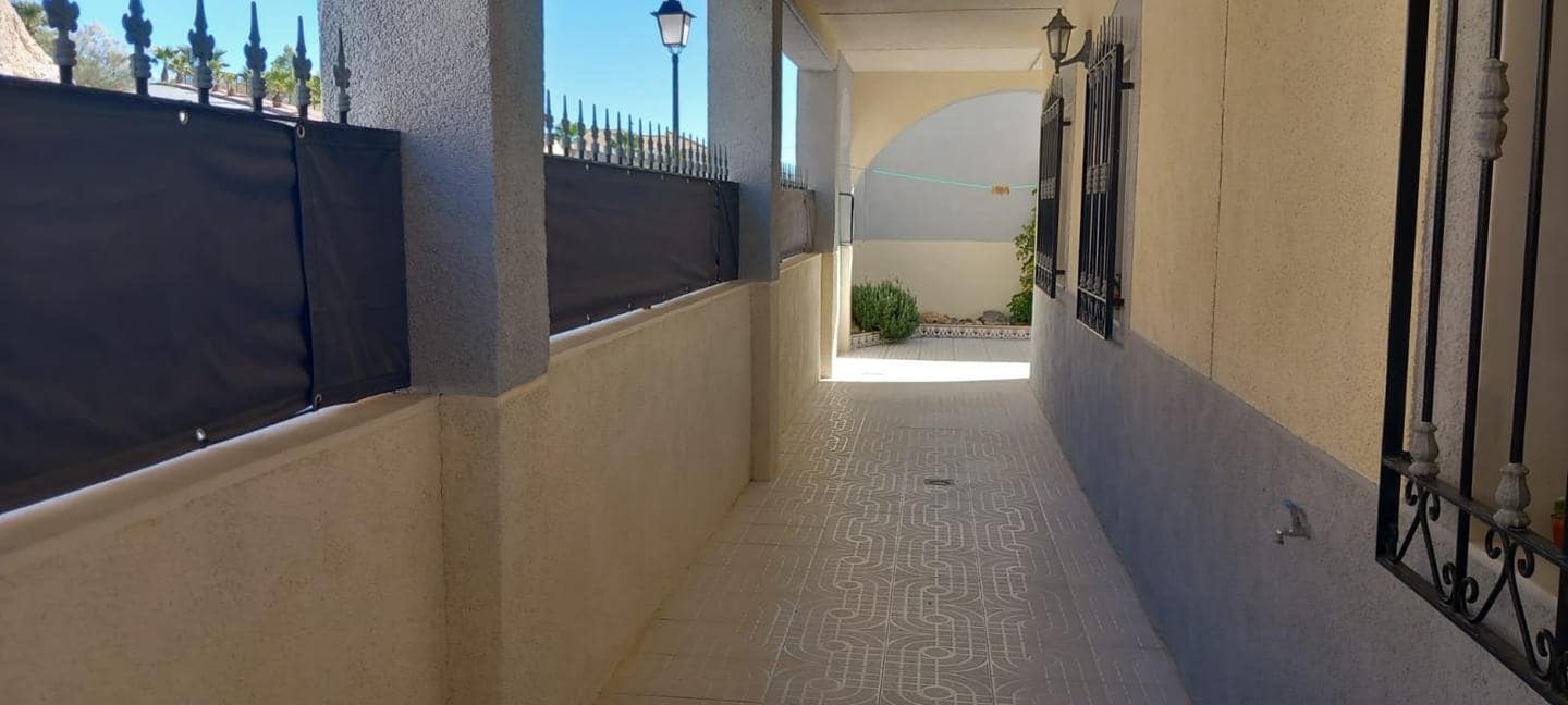 8 soveværelse Villa til salg i Somontin med garage - € 169.500 (Ref: 9267682)