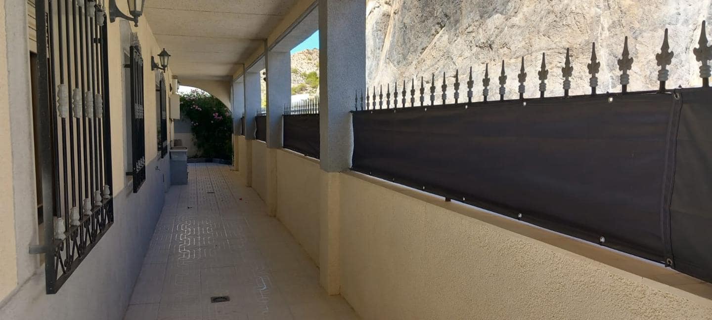 8 soveværelse Villa til salg i Somontin med garage - € 169.500 (Ref: 9267682)