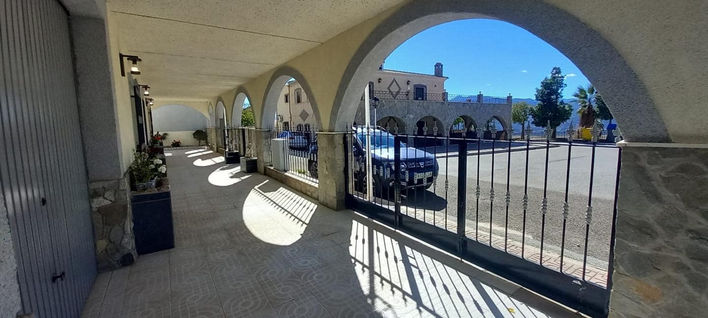 8 soveværelse Villa til salg i Somontin med garage - € 169.500 (Ref: 9267682)