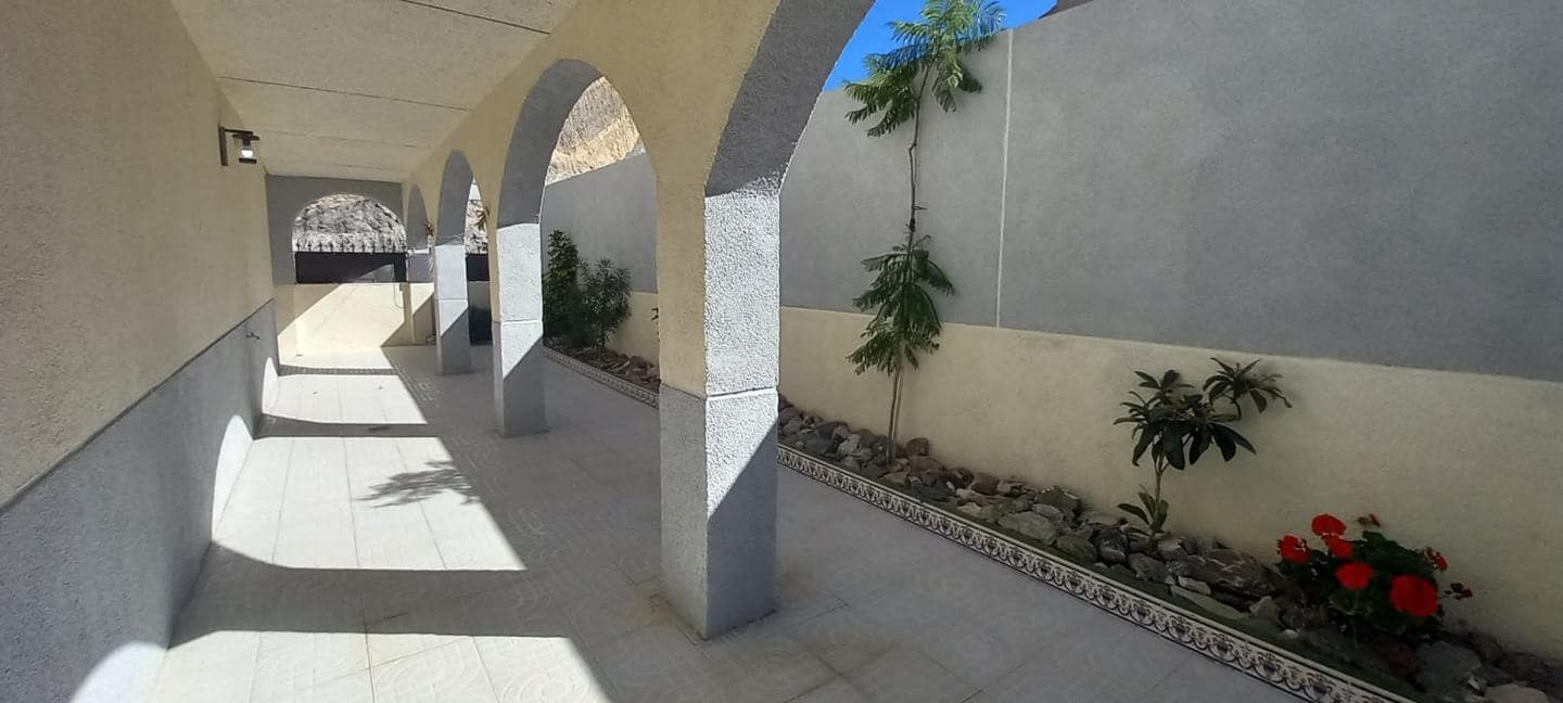 8 soveværelse Villa til salg i Somontin med garage - € 169.500 (Ref: 9267682)