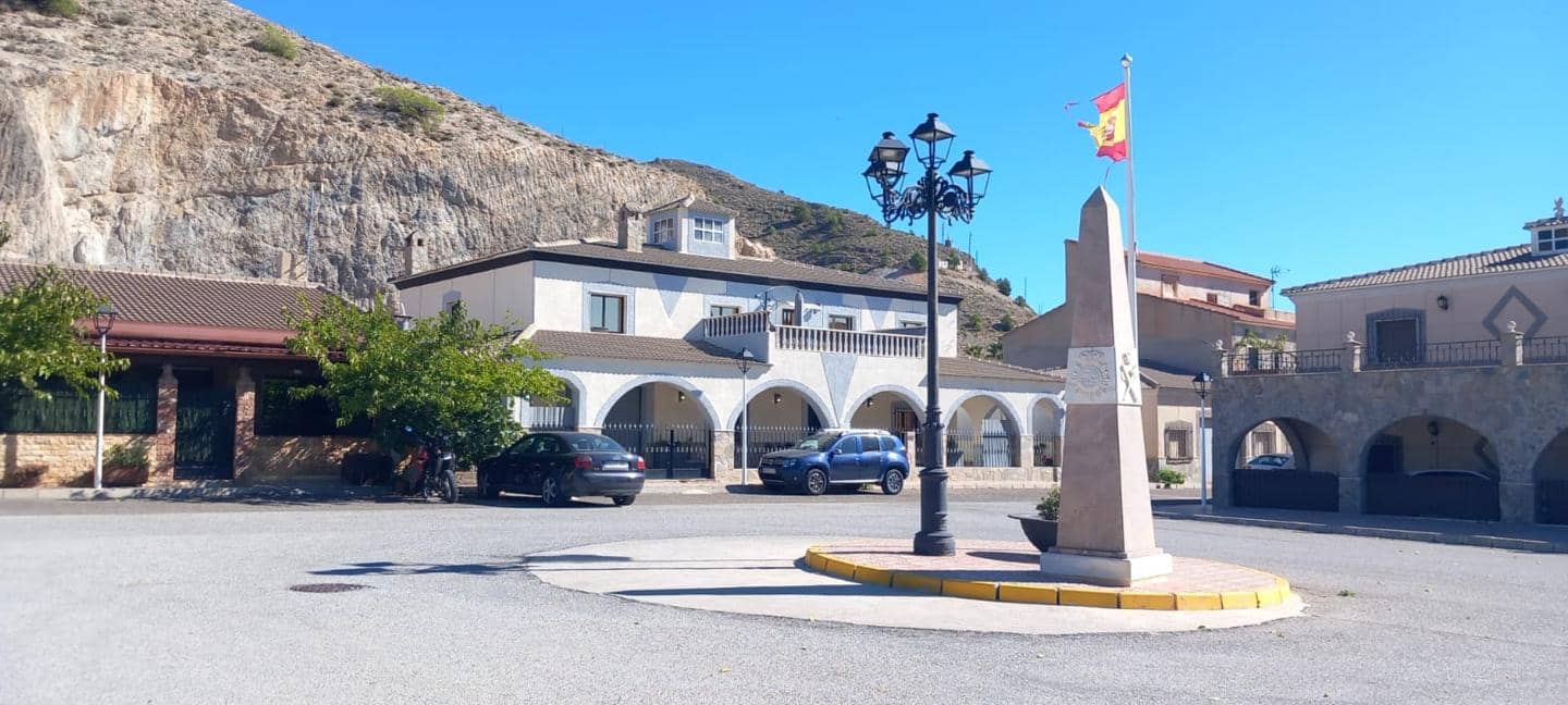 8 soveværelse Villa til salg i Somontin med garage - € 169.500 (Ref: 9267682)