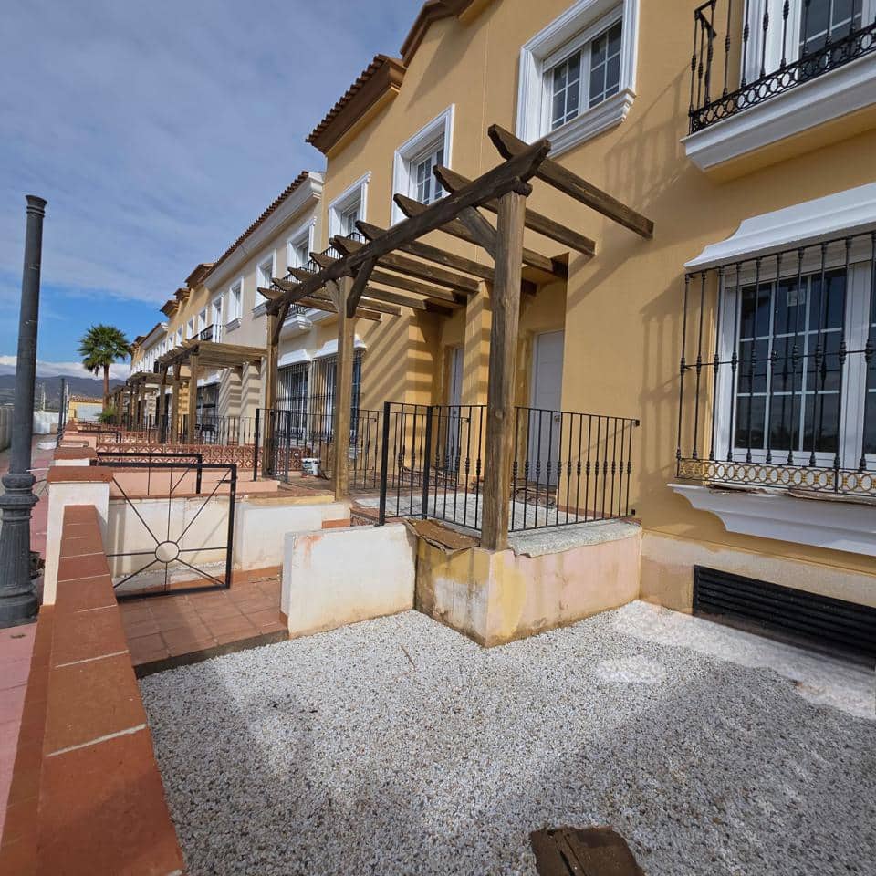 3 bedroom Flat for sale in Cuevas del Almanzora with pool garage - € 130,000 (Ref: 9294116)