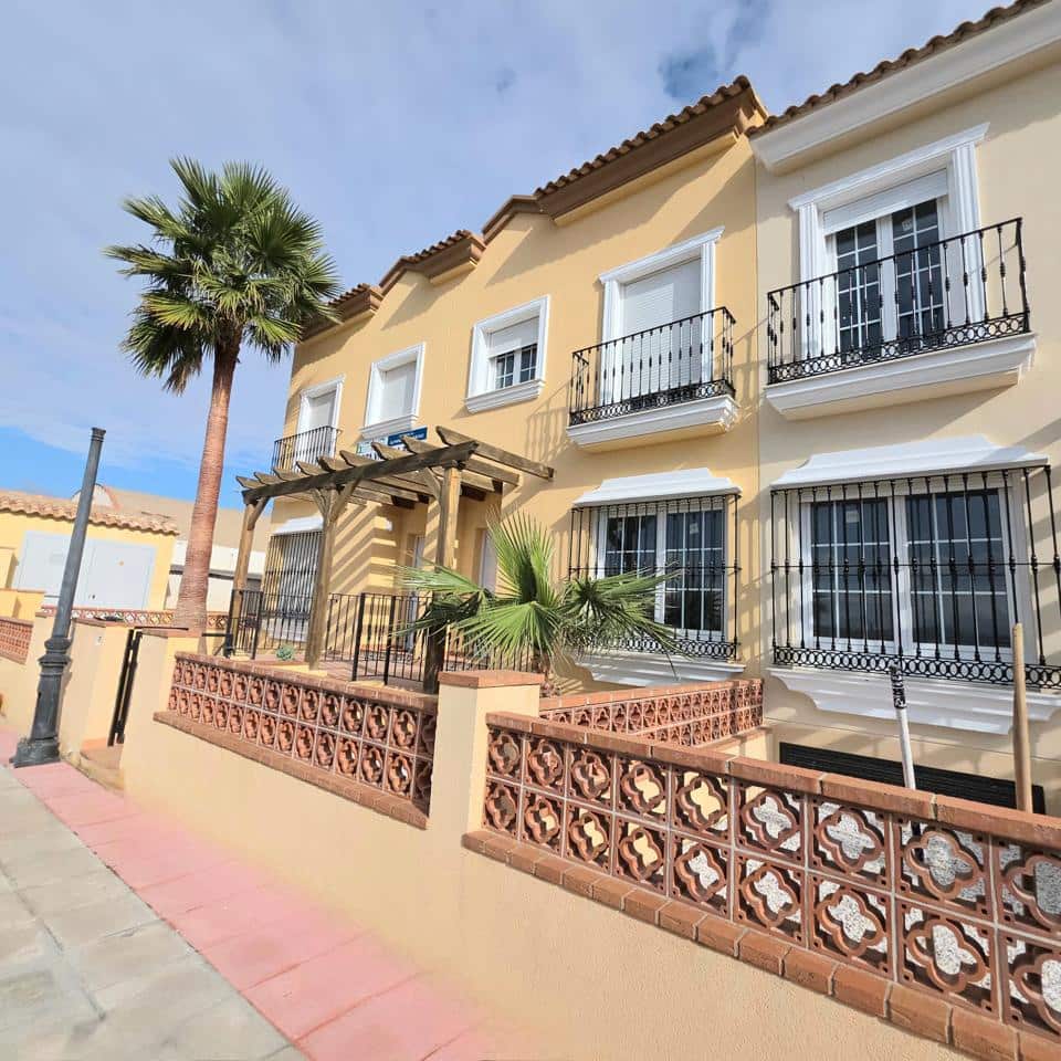 3 bedroom Flat for sale in Cuevas del Almanzora with pool garage - € 130,000 (Ref: 9294116)