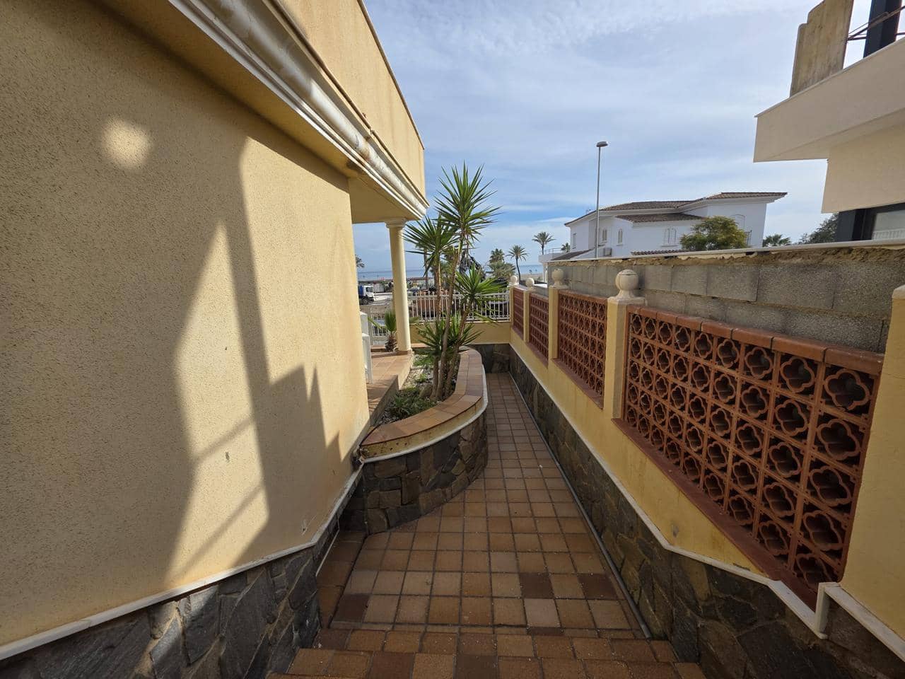 5 slaapkamer Villa te koop in Garrucha met zwembad garage - € 650.000 (Ref: 9516472)