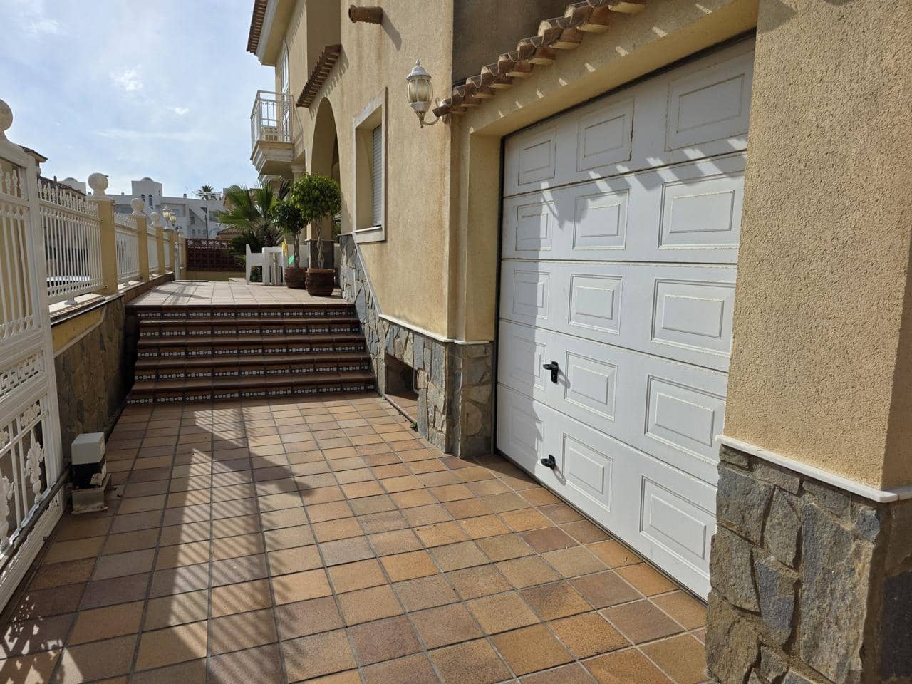 5 slaapkamer Villa te koop in Garrucha met zwembad garage - € 650.000 (Ref: 9516472)