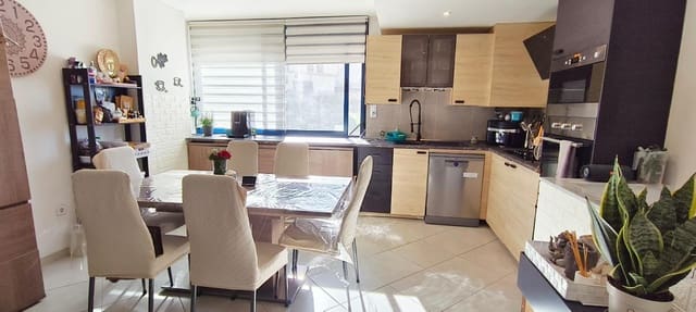 4 bedroom Flat for sale in Garrucha with pool garage - € 149,000 (Ref: 9624178)