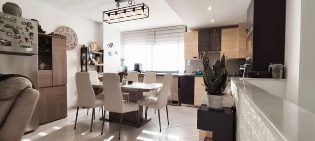 4 bedroom Flat for sale in Garrucha with pool garage - € 149,000 (Ref: 9624178)