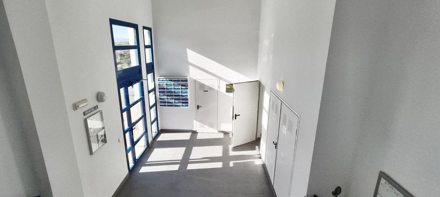 4 soveværelse Lejlighed til salg i Garrucha med swimmingpool garage - € 149.000 (Ref: 9624178)