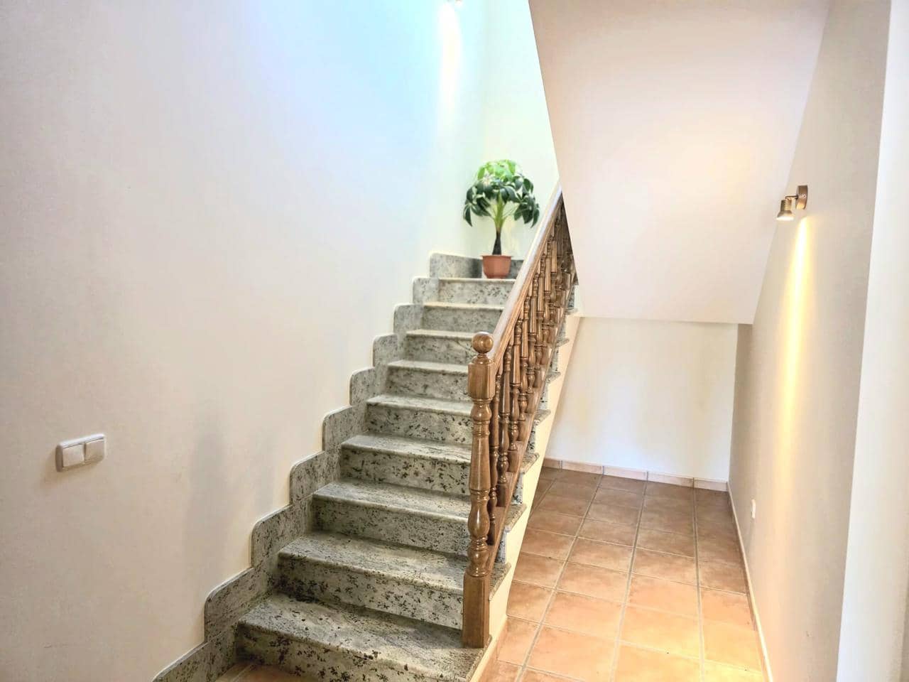4 bedroom Villa for sale in Aljariz with garage - € 365,000 (Ref: 9879685)