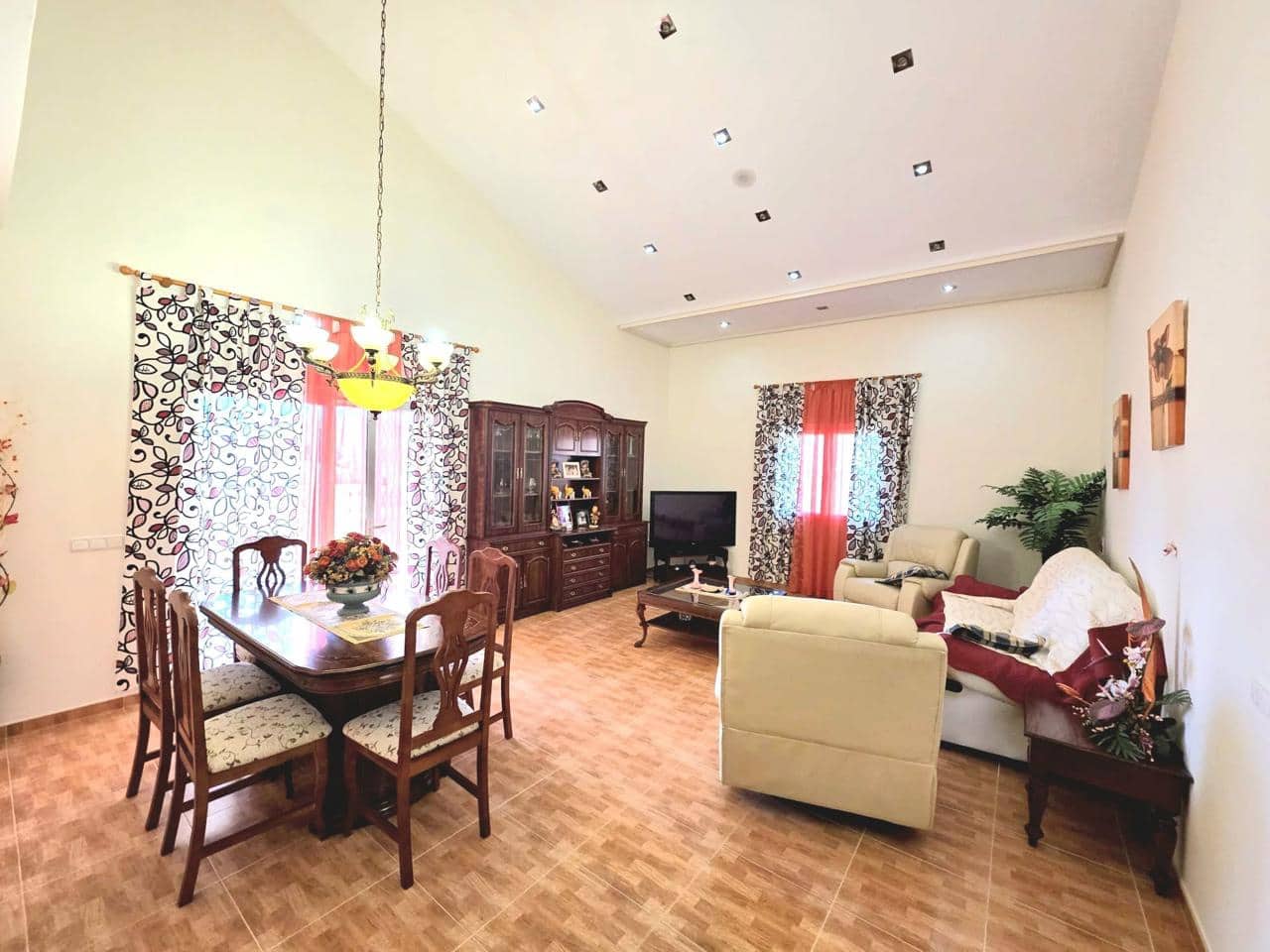 4 bedroom Villa for sale in Aljariz with garage - € 365,000 (Ref: 9879685)
