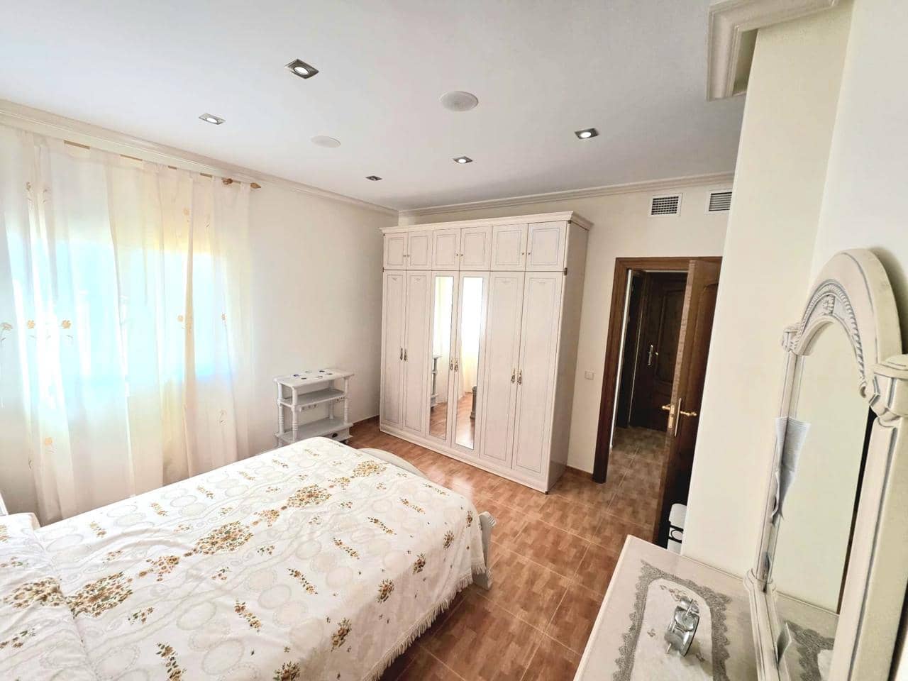 4 bedroom Villa for sale in Aljariz with garage - € 365,000 (Ref: 9879685)