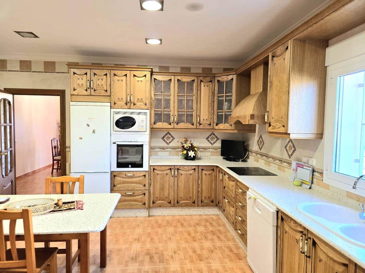 4 bedroom Villa for sale in Aljariz with garage - € 365,000 (Ref: 9879685)