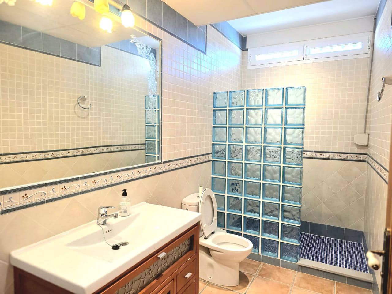 4 bedroom Villa for sale in Aljariz with garage - € 365,000 (Ref: 9879685)