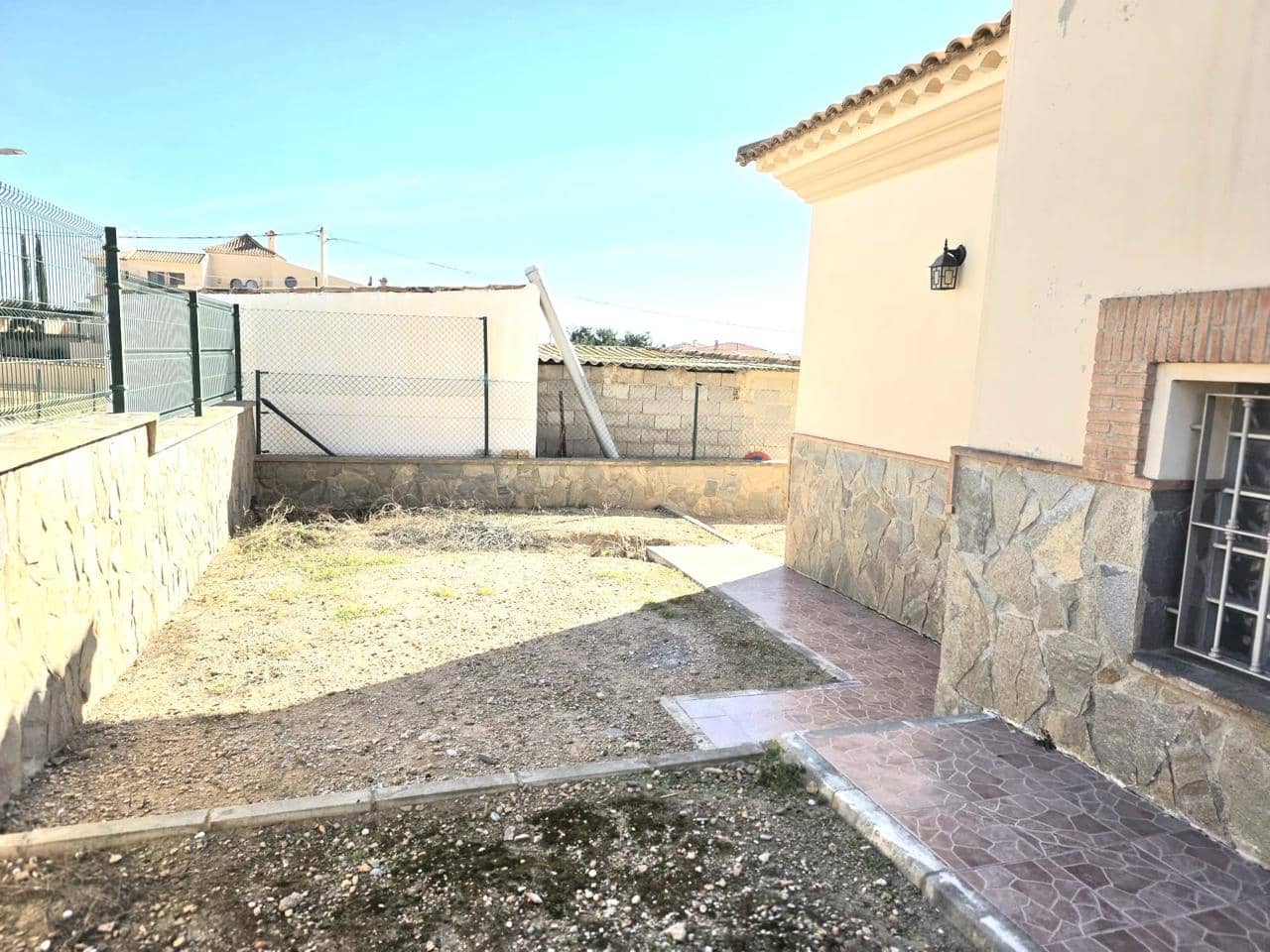 4 bedroom Villa for sale in Aljariz with garage - € 365,000 (Ref: 9879685)