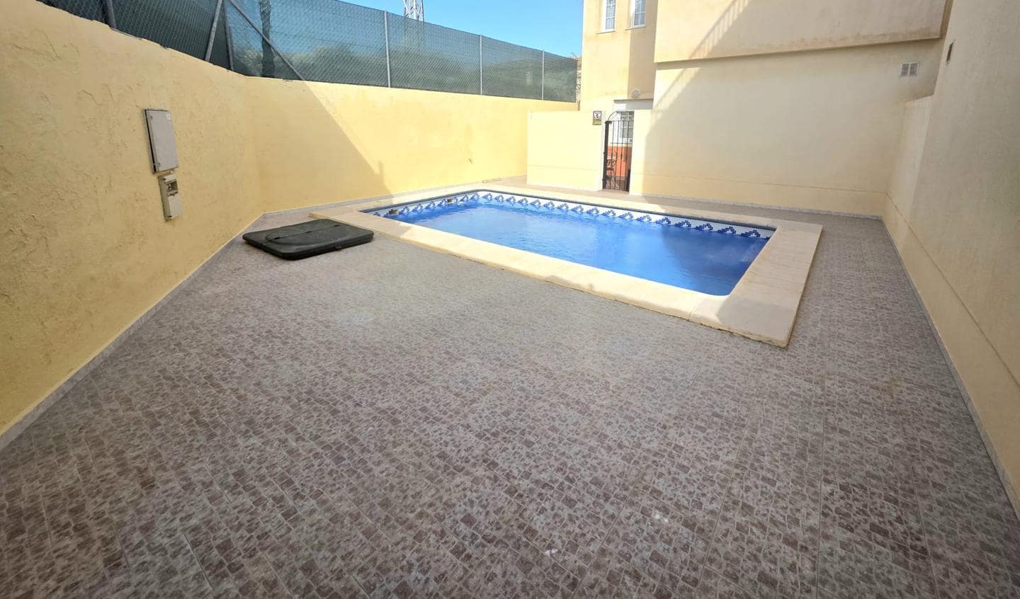 3 chambre Villa/Maison à vendre à El Real avec piscine garage - 211 000 € (Ref: 9889260)