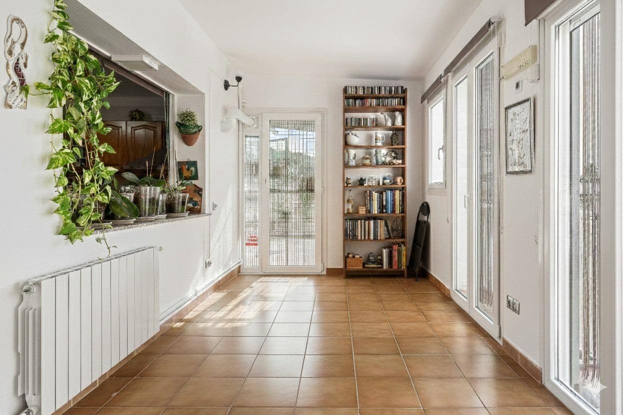 4 bedroom Flat for sale in Felanitx with garage - € 375,000 (Ref: 9833947)