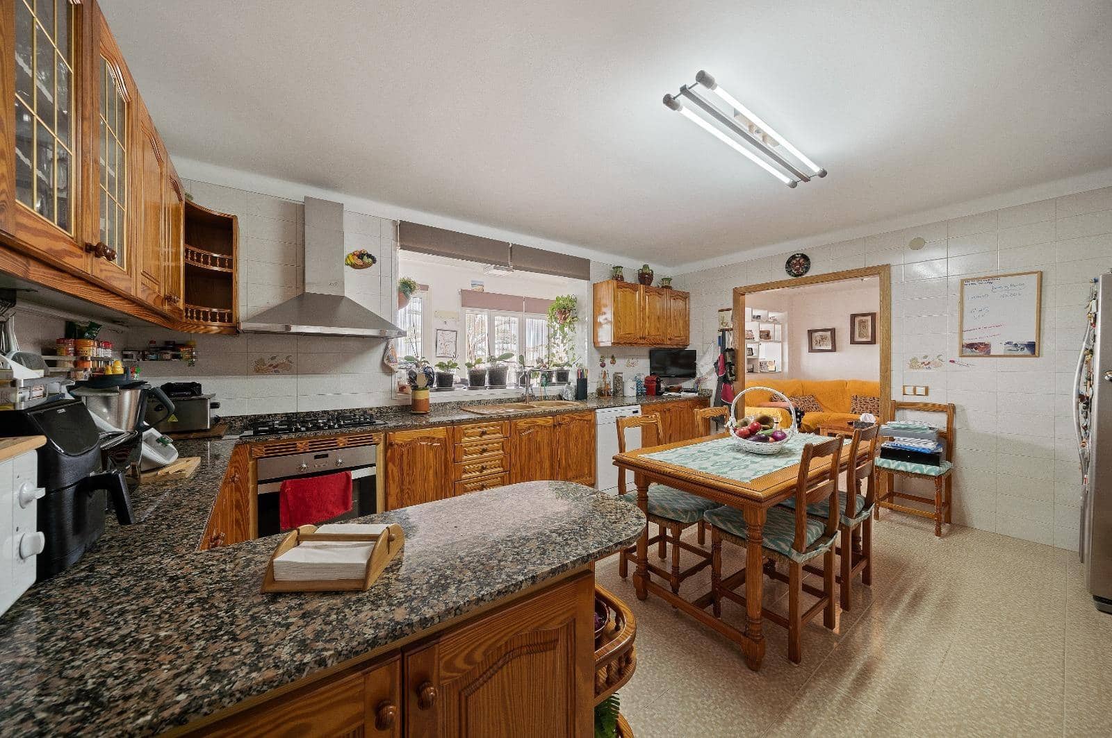 4 bedroom Flat for sale in Felanitx with garage - € 375,000 (Ref: 9833947)