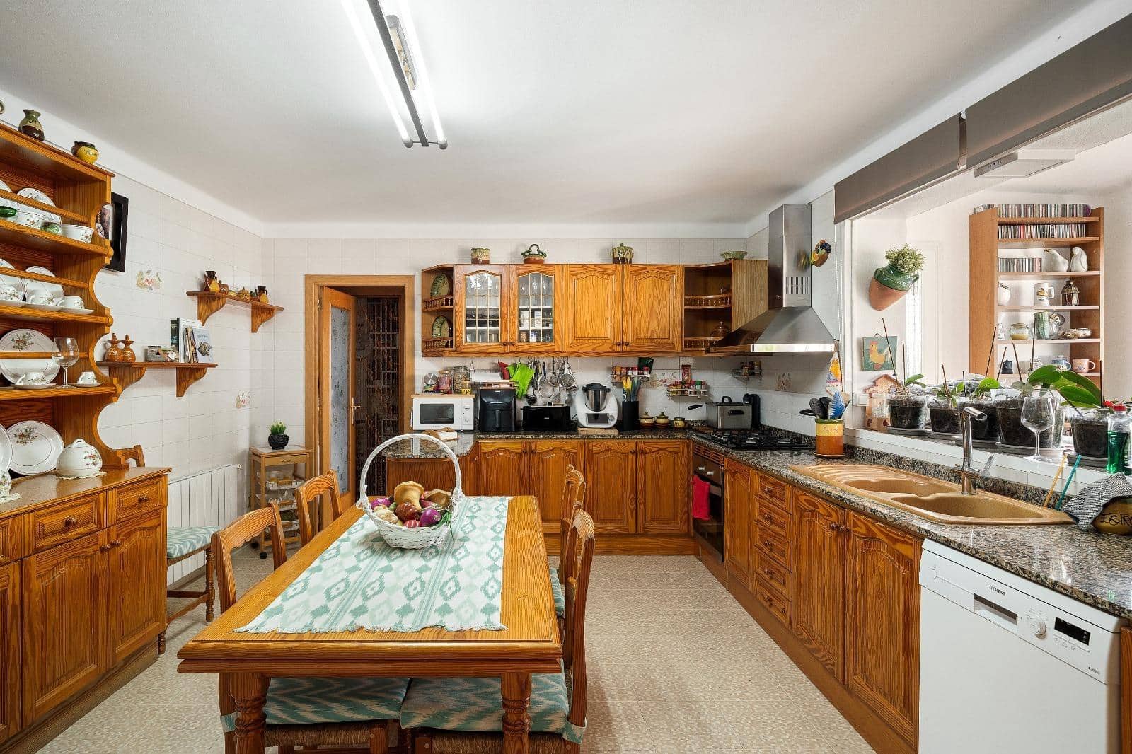 4 bedroom Flat for sale in Felanitx with garage - € 375,000 (Ref: 9833947)