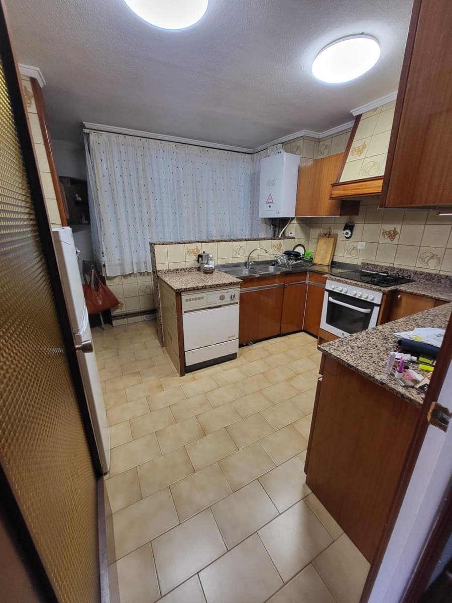 4 slaapkamer Flat te koop in Torrelavega met garage - € 299.000 (Ref: 10003538)
