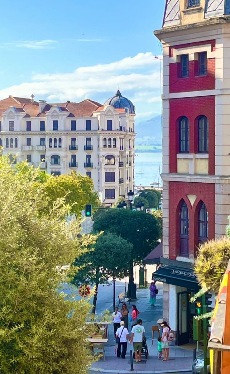 1 slaapkamer Flat te huur in Santander - € 950 (Ref: 10018308)