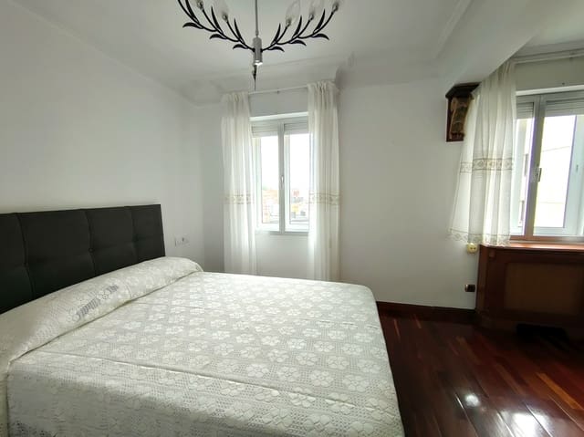 4 quarto Apartamento para arrendar em Santander - 1 000 € (Ref: 10040706)