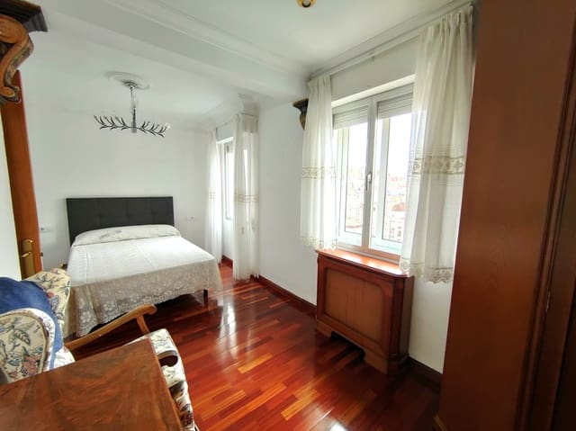 4 quarto Apartamento para arrendar em Santander - 1 000 € (Ref: 10040706)