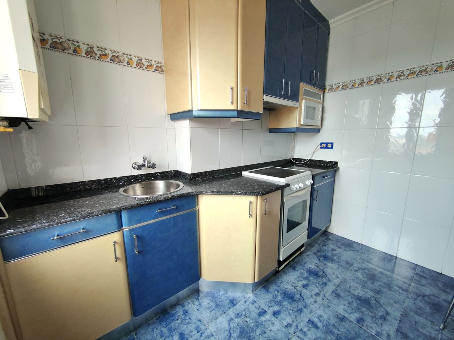 4 quarto Apartamento para arrendar em Santander - 1 000 € (Ref: 10040706)