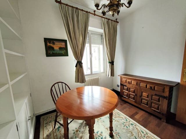 4 quarto Apartamento para arrendar em Santander - 1 000 € (Ref: 10040706)
