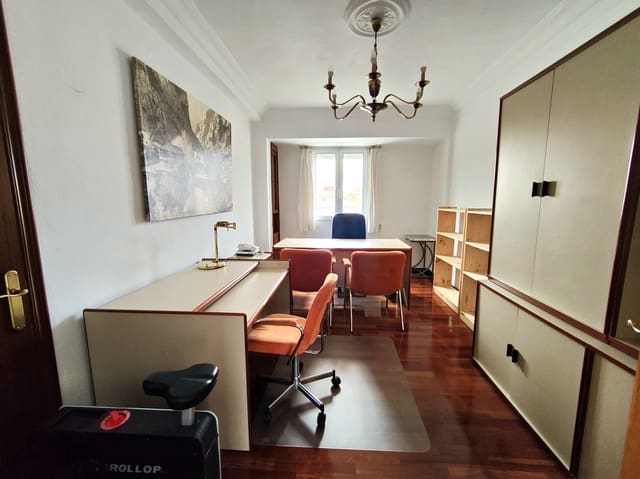 4 quarto Apartamento para arrendar em Santander - 1 000 € (Ref: 10040706)
