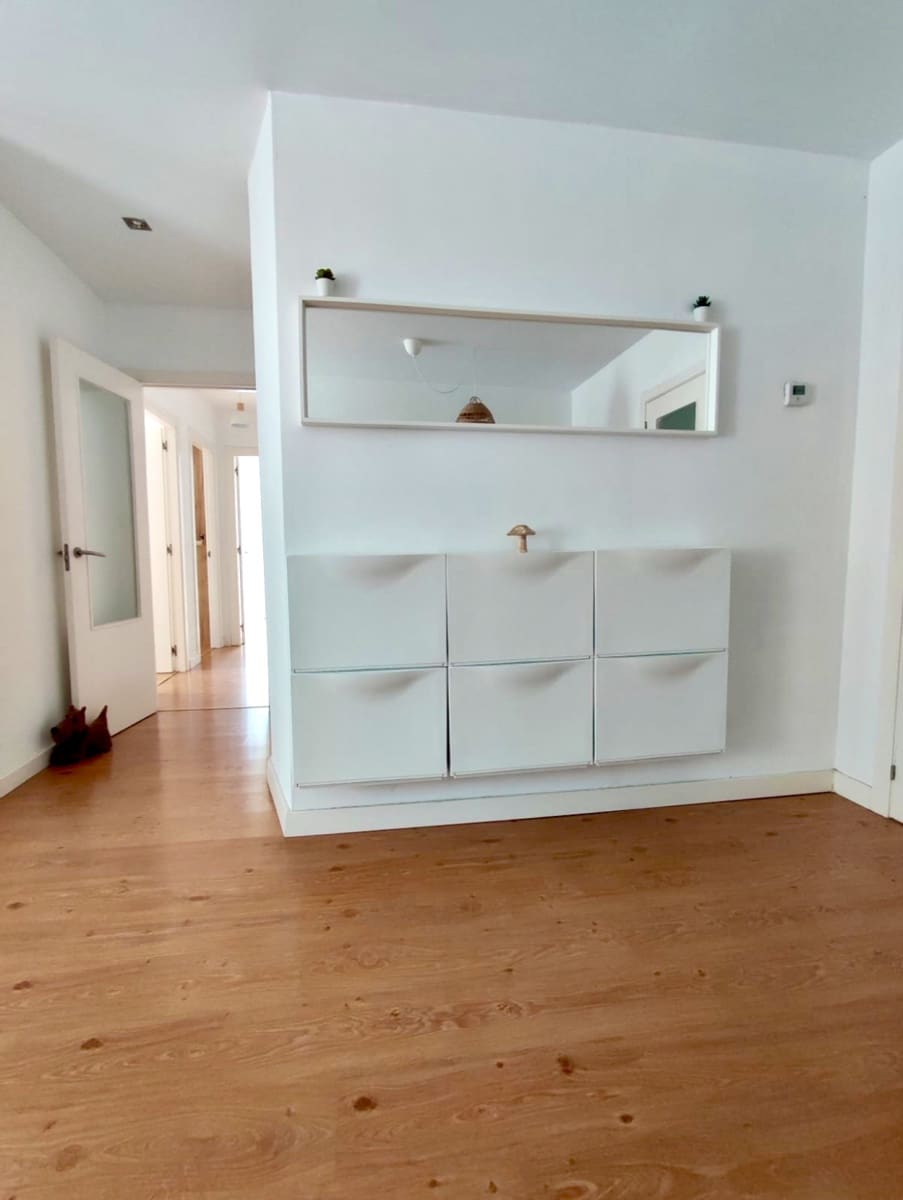 Piso de 3 habitaciones en Mompia en alquiler con garaje - 950 € (Ref: 10044611)