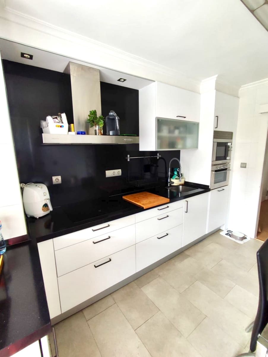 Piso de 3 habitaciones en Mompia en alquiler con garaje - 950 € (Ref: 10044611)
