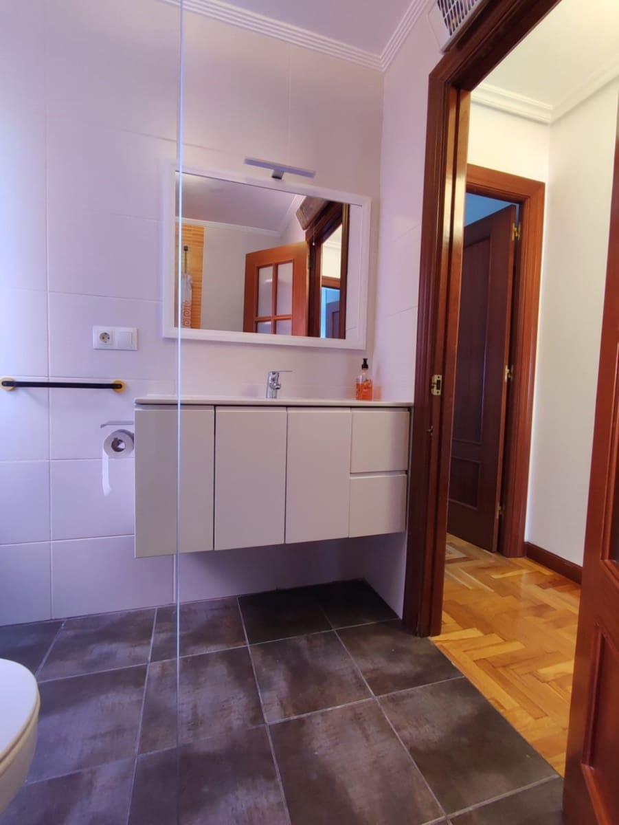 2 quarto Apartamento para arrendar em Santander - 800 € (Ref: 10094277)