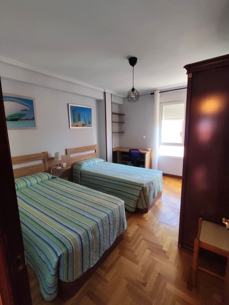 2 quarto Apartamento para arrendar em Santander - 800 € (Ref: 10094277)