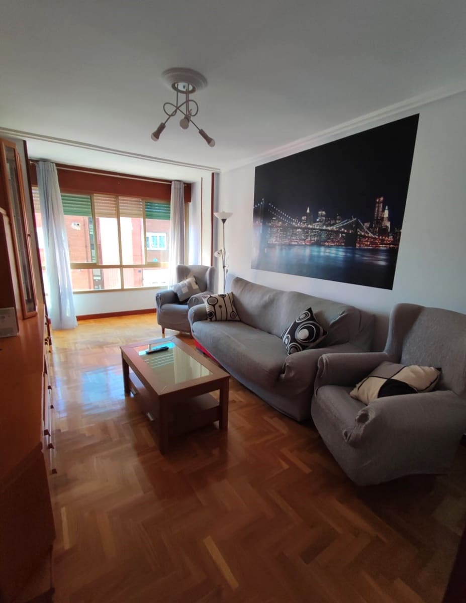 2 quarto Apartamento para arrendar em Santander - 800 € (Ref: 10094277)